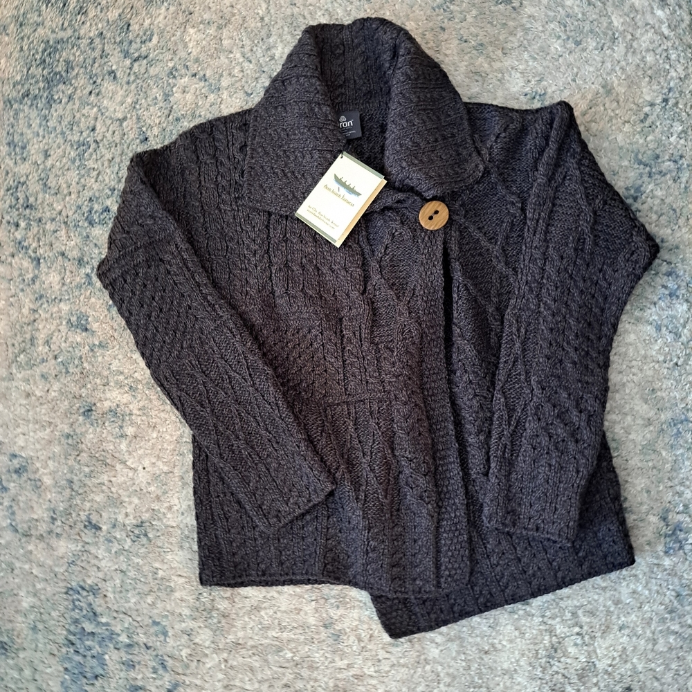 NWT Aran Woolen Hills 100% Merino Cable Hand Knit Fisherman One Button Sweater